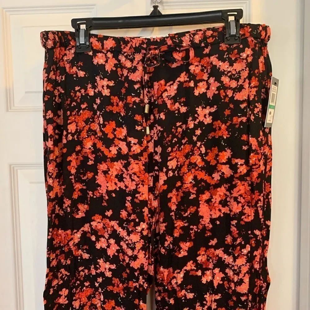 Chaus Black Floral Pattern Rayon Pants - Picture 2 of 8